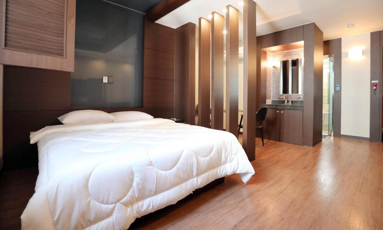 Incheon Airport Hotel June Exterior photo