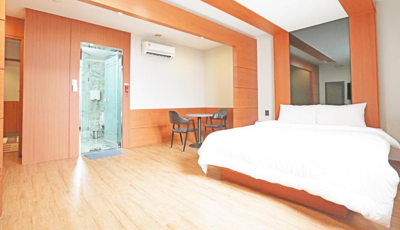 Incheon Airport Hotel June Exterior photo