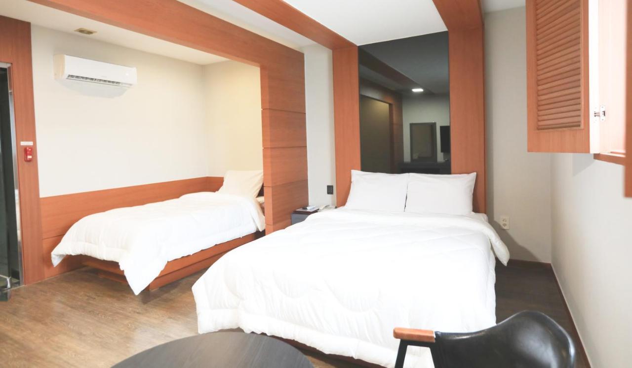 Incheon Airport Hotel June Exterior photo
