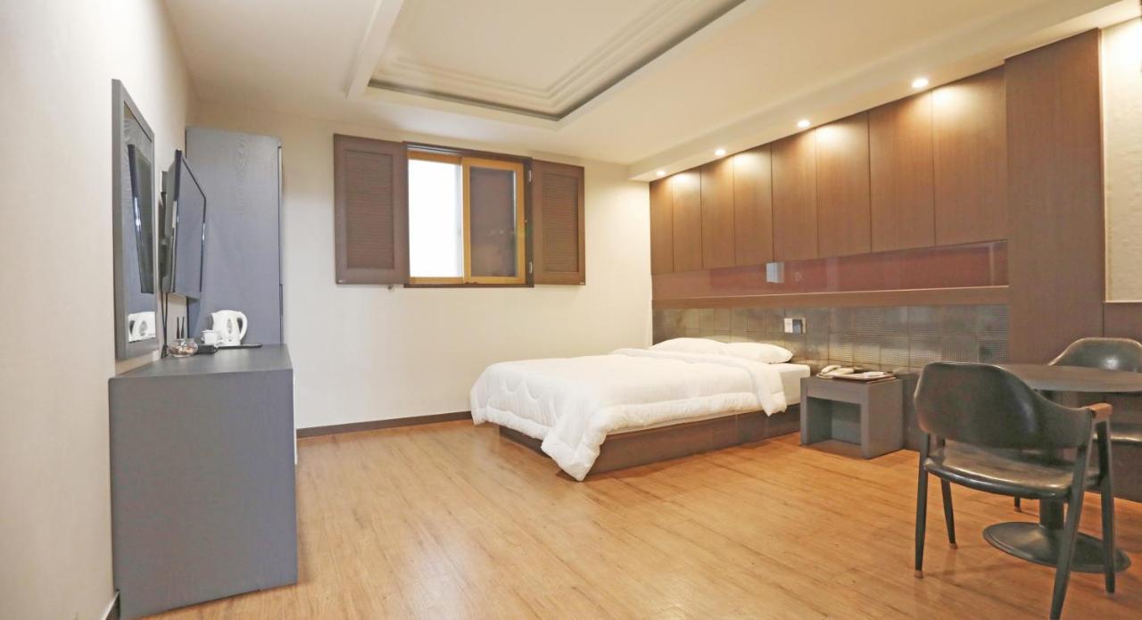 Incheon Airport Hotel June Exterior photo