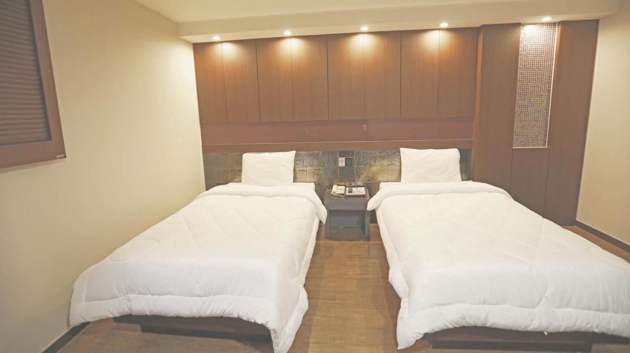 Incheon Airport Hotel June Exterior photo