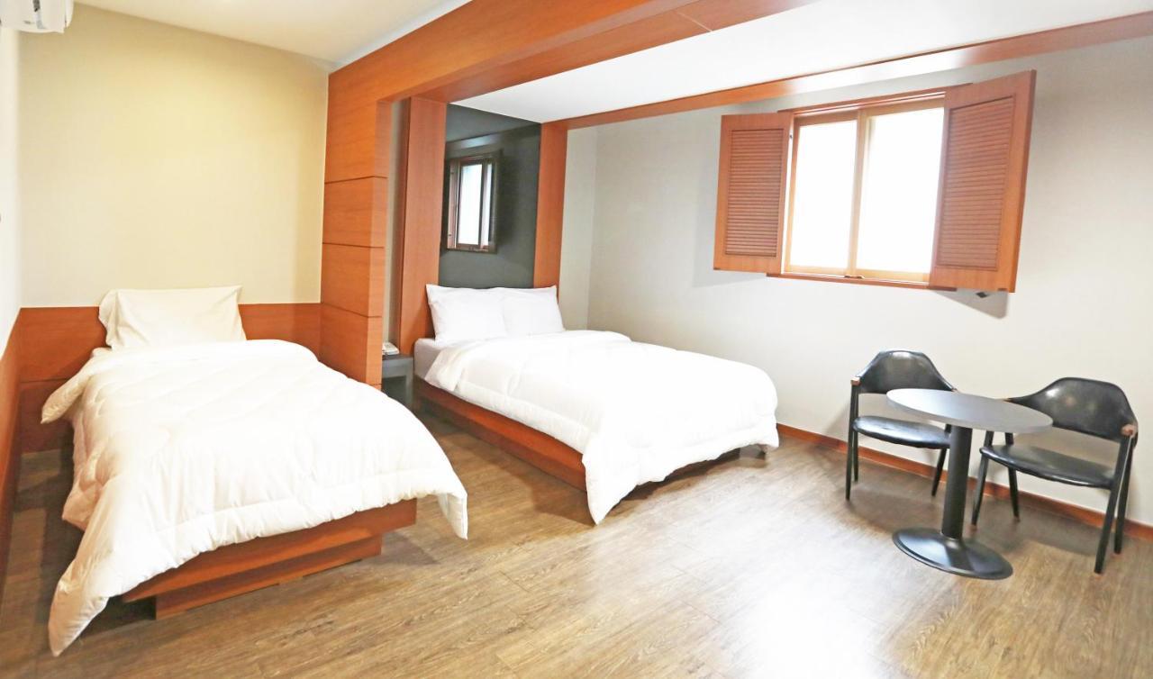 Incheon Airport Hotel June Exterior photo